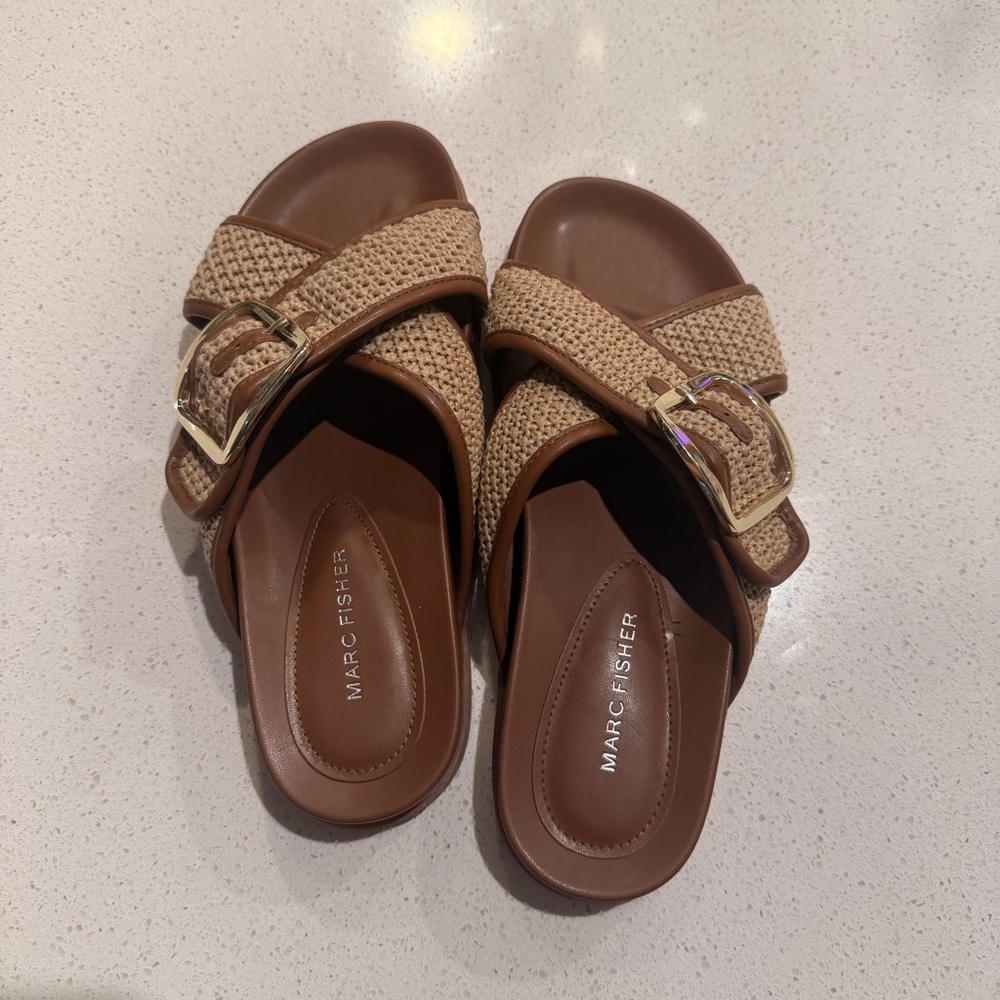 Marc Fisher Hazaia Raffia Crossband Slide Brown Gold Buckle Sz 8.5 Resortwear